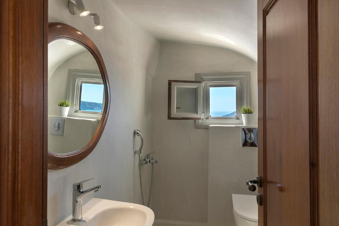 Photo of Bathroom in Firostefani