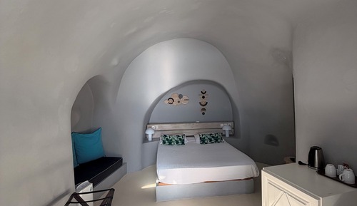 Honeymoon Suite (Senses)