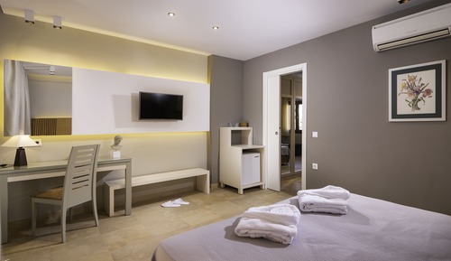 Deluxe Suite, Garden View