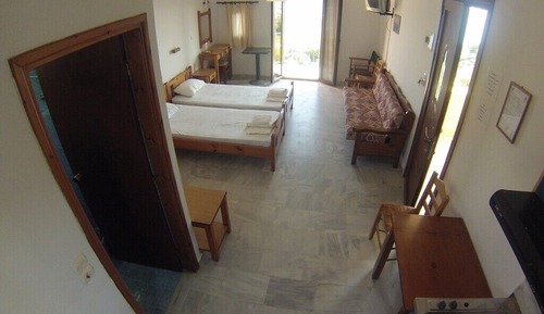 Basic Studio, Sea View
