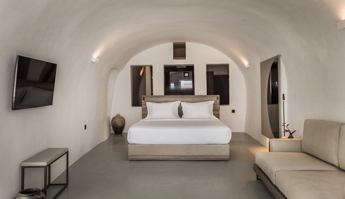 Exclusive Cave Suite with Indoor Hot Tub, Caldera & Sea View