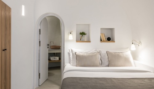 Traditional Apartment (Caldera View)