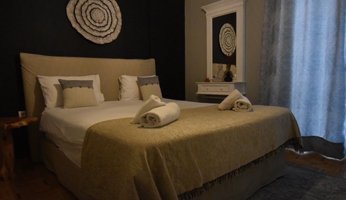 Design Apartment (Separate Apartment  50m from the hotel)