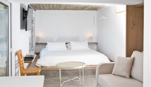 Exclusive Suite, 1 King Bed, Kitchen, Beach View