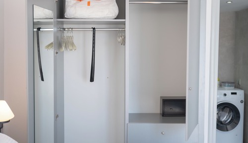 One Bedroom Apartment with Twin Beds