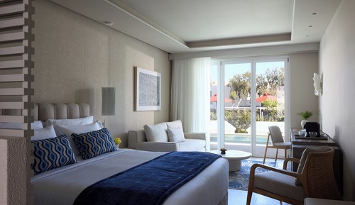 Island Suite Sharing Pool