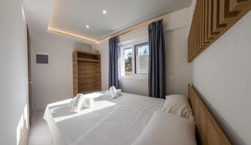 Suite, Pool View