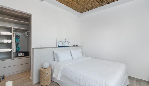 Classic Double Room, Partial Sea View
