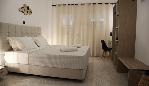 Superior Twin Room, Hot Tub, Partial Sea View