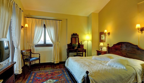 Basic Suite, Lake View