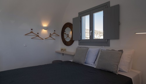 Honeymoon Maisonette Suite with private balcony and Sea View