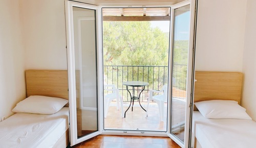 Panoramic Apartment, 2 Bedrooms, Kitchenette, Hill View