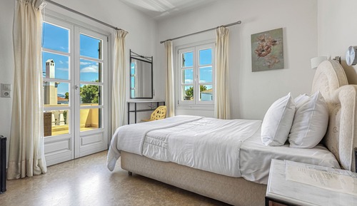 Apartment A with Two Bathrooms and a Large Terrace