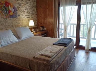 Three-Bedroom Apartment with Balcony