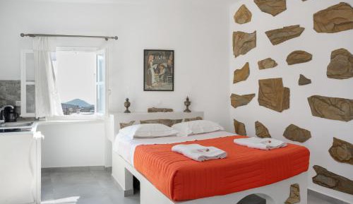 Two-Bedroom Deluxe Apartment with Balcony