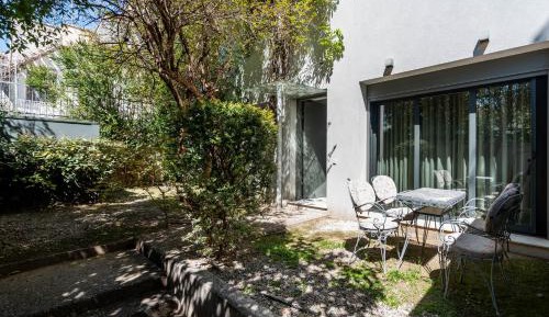One-Bedroom Apartment with Garden