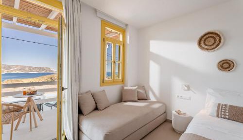 Deluxe Suite 2 with Shared Pool and Seaview