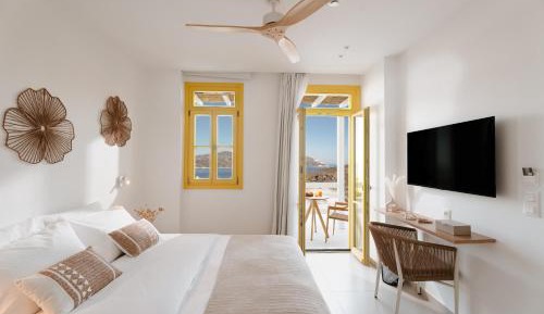 Deluxe Suite with Shared Pool and Seaview