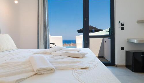 Deluxe Suite with Sea View & Hot Tub