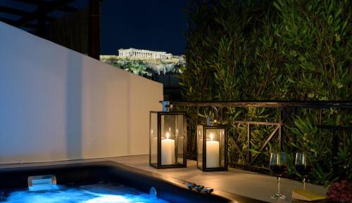 Four-Bedroom Apartment with Balcony 