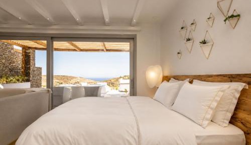 Sea View Deluxe Suite with Hot Tub