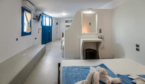 Studio (4 Adults)