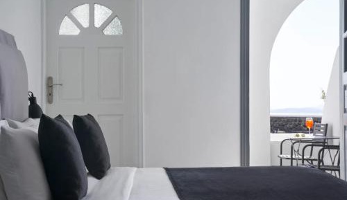 Superior Room with Jetted Tub & Side Sea View