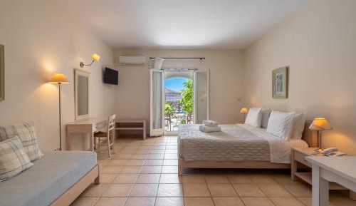 Triple Room with Pool View