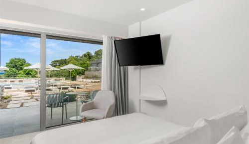 Standard Room - Pool View - Terrace
