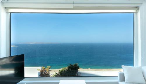 Two-bedroom Family House with Panoramic Sea View