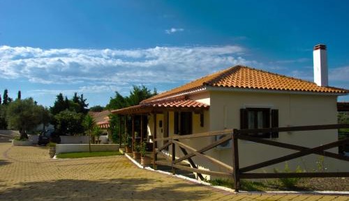 Autumn Two-Bedroom Villa with Private Pool and Mountain View