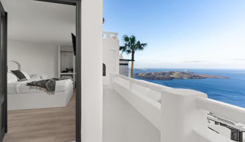 Studio with Outdoor Jetted Tub and Caldera View