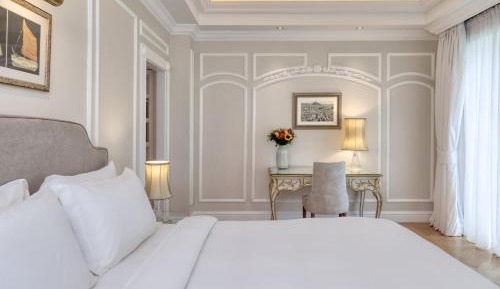 Deluxe Acropolis Guest room, 1 King, City view