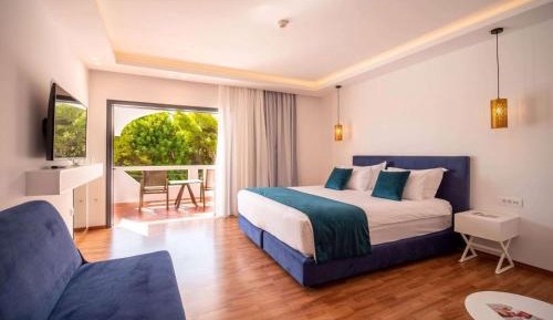 Panorama Suite with Garden View