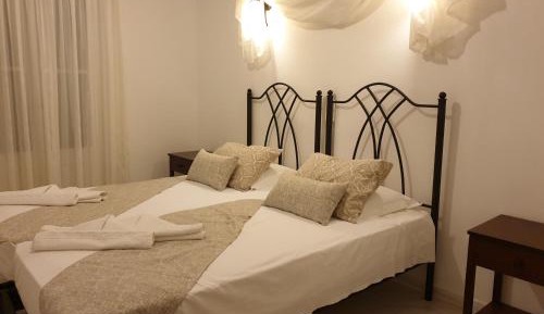 Standard Twin Room with Mountain View