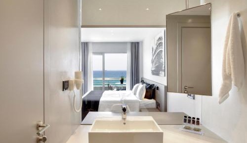 Double or Twin Room with Sea View