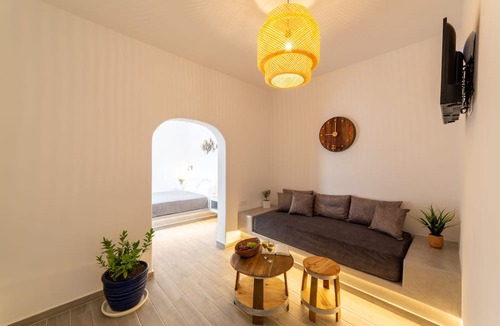 Agios Georgios House | Athiri Luxury Suites Perivolos