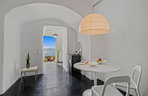Firostefani House | Sensyo Caves