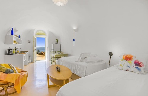 Firostefani House | Sensyo Caves