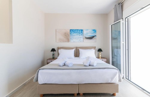 Katsarou House | Cape Blue Suites
