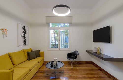 Plaka Apartment | An Outstanding 3 Bdrm Apartment in the Heart of Athens