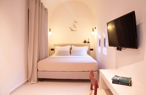 Agios Georgios Hotel | Terra Nera Suites Santorini