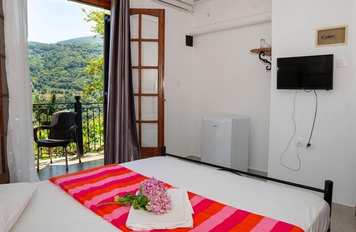 Agios Dimitrios Apartment | Paradeisos Double Room With Balcony 2