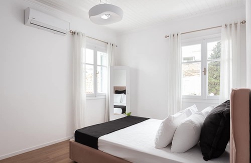 Agii Anargiri Apartment | Old Port Spetses Mansion