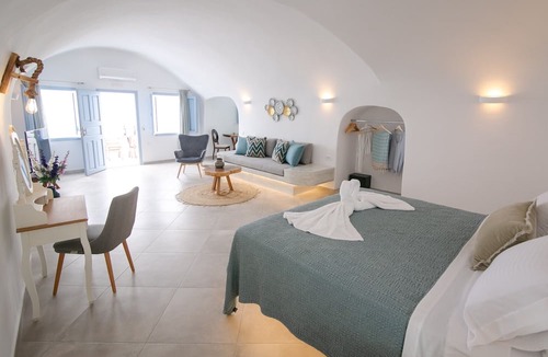 Kamari Hotel | Sun Angelos Oia - Luxury Cave Suites