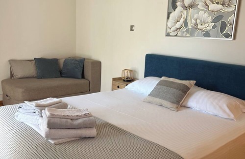 Markopoulon House | Garden Square Inn