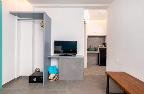 Agios Georgios Hotel | Santa Irina Luxury Sunny Lofts