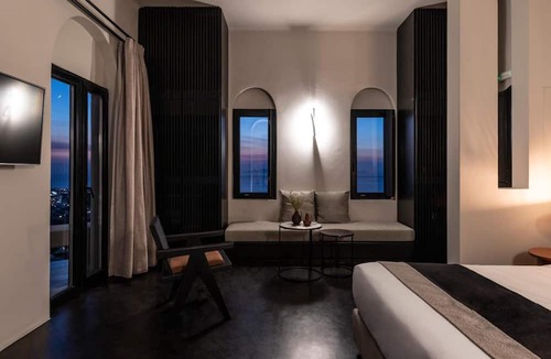 Kamari Hotel | Nimbus Santorini