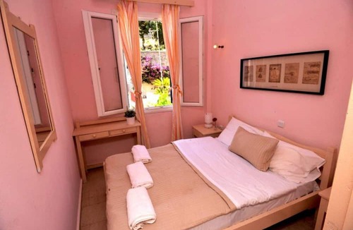 Lakka House | Flora Maisonettes 2 Walk to Beach A C Wifi Car Not Required