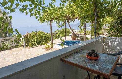 Ormos Koumeikon House | House With With a Spectacular sea View